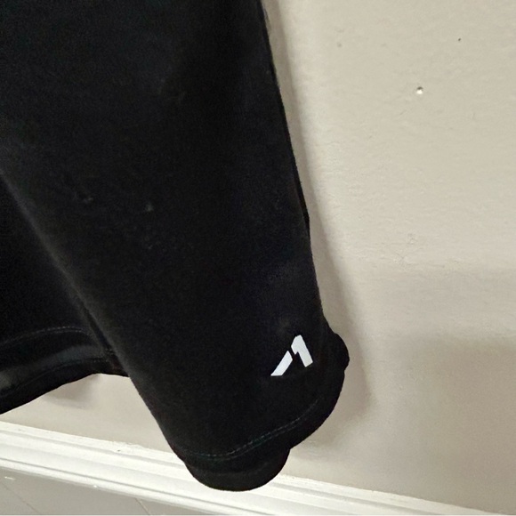 Alive Magnetics Sz L Rich Black Top Yoga Active Wear NWT - Picture 2 of 7